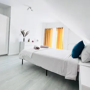 Apartament Mira New In Near Airport, Otopeni